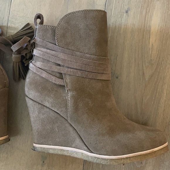 Like new!  Splendid Suede Booties- Size 9 - Picture 9 of 13